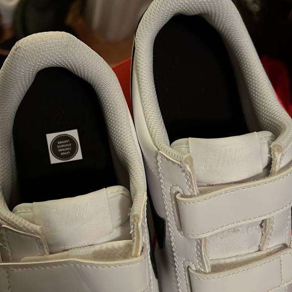 Brand new Nikes - Picture 4 of 4